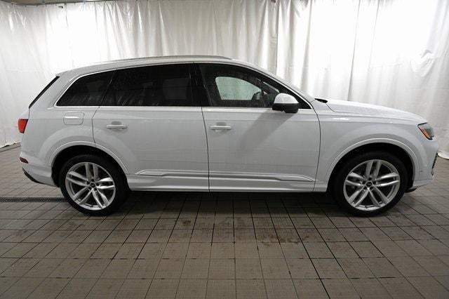 new 2025 Audi Q7 car, priced at $76,800