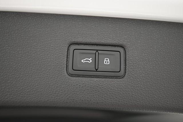 new 2025 Audi Q7 car, priced at $85,555