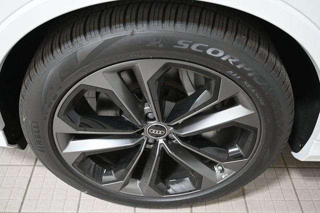 new 2025 Audi Q7 car, priced at $77,450