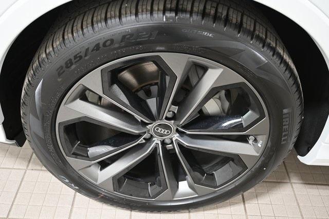 new 2025 Audi Q7 car, priced at $77,450