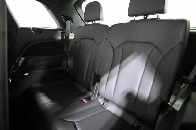 new 2025 Audi Q7 car, priced at $77,450