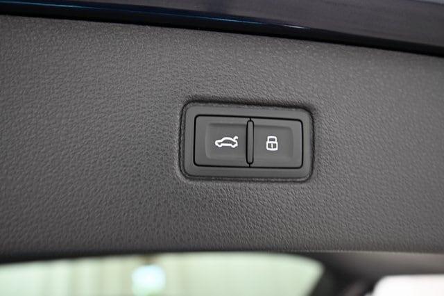 new 2025 Audi Q7 car, priced at $87,200