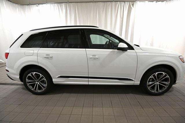 new 2025 Audi Q7 car, priced at $68,555