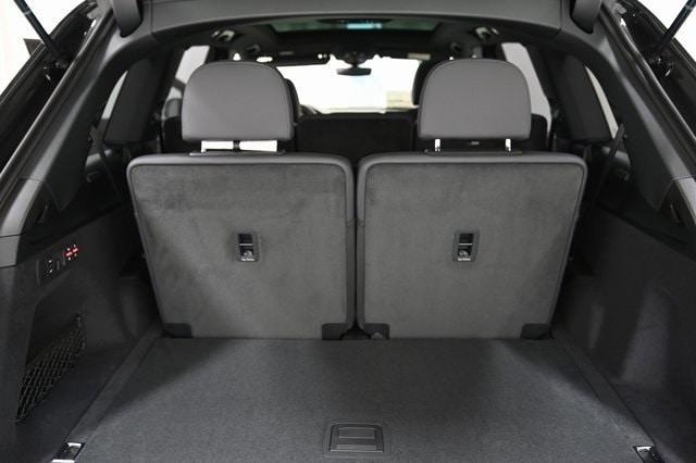 new 2025 Audi Q7 car, priced at $76,170
