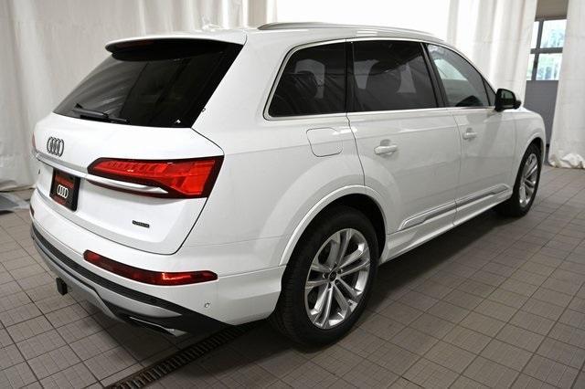 new 2025 Audi Q7 car, priced at $91,605