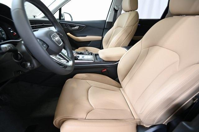 new 2025 Audi Q7 car, priced at $91,605