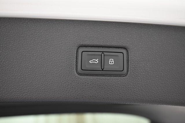 new 2025 Audi Q7 car, priced at $70,710