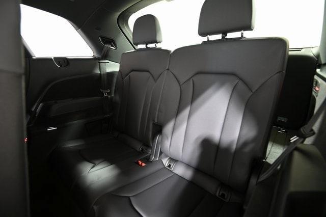 new 2025 Audi Q7 car, priced at $77,450