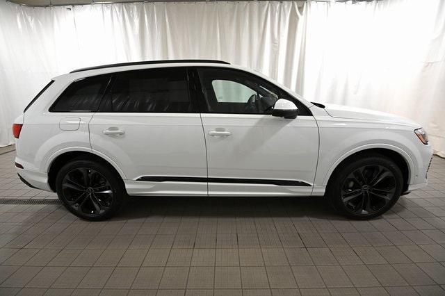 new 2025 Audi Q7 car, priced at $77,010