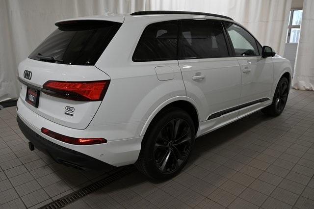 new 2025 Audi Q7 car, priced at $77,010