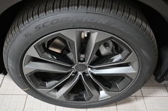 new 2026 Audi Q7 car, priced at $85,810