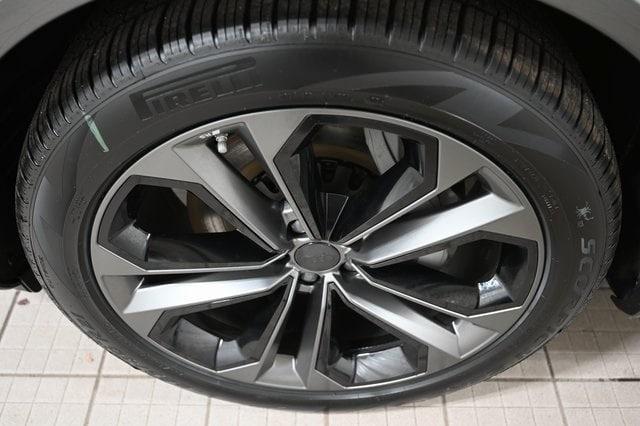 new 2026 Audi Q7 car, priced at $78,295