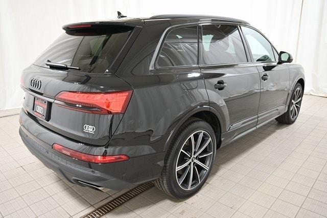 new 2025 Audi Q7 car, priced at $69,640