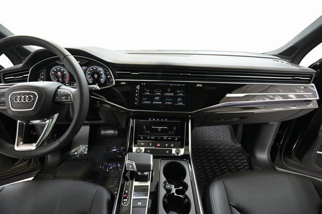 new 2025 Audi Q7 car, priced at $69,640