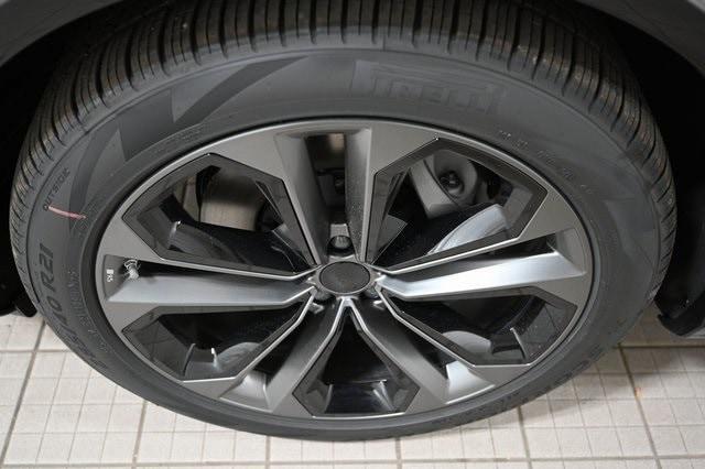 new 2026 Audi Q7 car, priced at $78,255