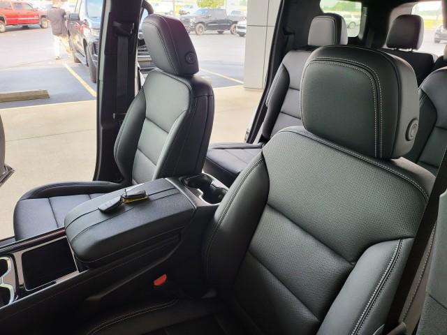 new 2025 Chevrolet Traverse car, priced at $49,680