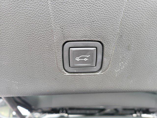 used 2023 Chevrolet Traverse car, priced at $34,993