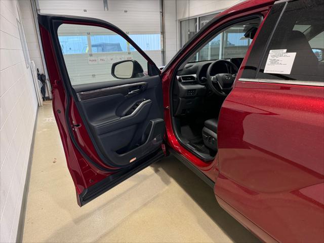 new 2025 Toyota Highlander car, priced at $54,758