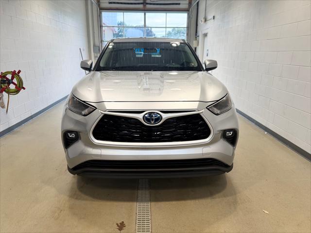 used 2022 Toyota Highlander Hybrid car, priced at $33,153