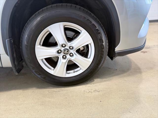 used 2022 Toyota Highlander Hybrid car, priced at $33,153