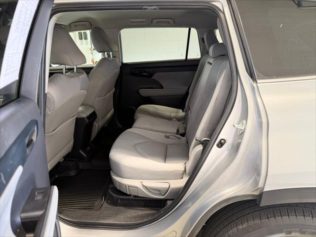 used 2022 Toyota Highlander Hybrid car, priced at $33,153
