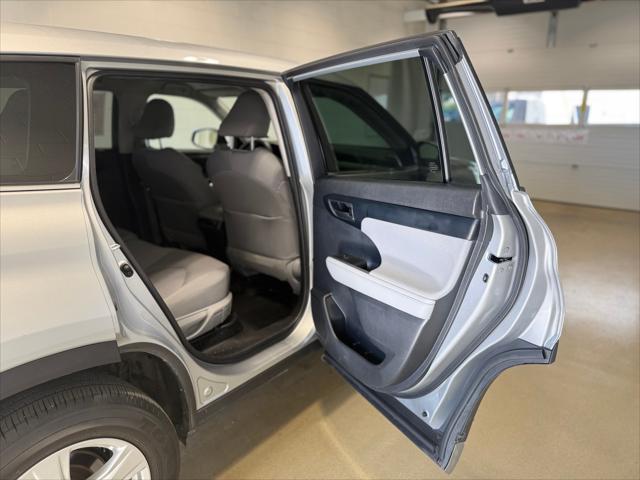 used 2022 Toyota Highlander Hybrid car, priced at $33,153