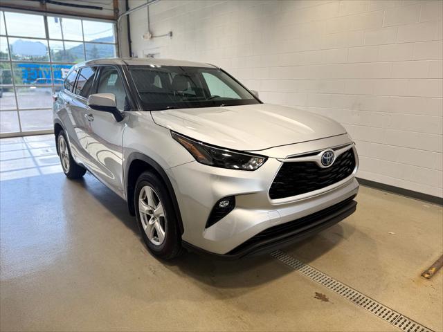 used 2022 Toyota Highlander Hybrid car, priced at $33,153