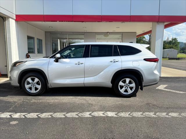 used 2022 Toyota Highlander Hybrid car, priced at $33,153