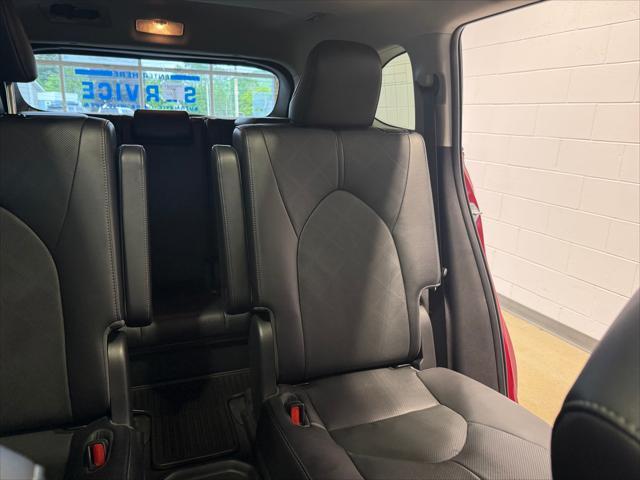 used 2022 Toyota Highlander car, priced at $44,386