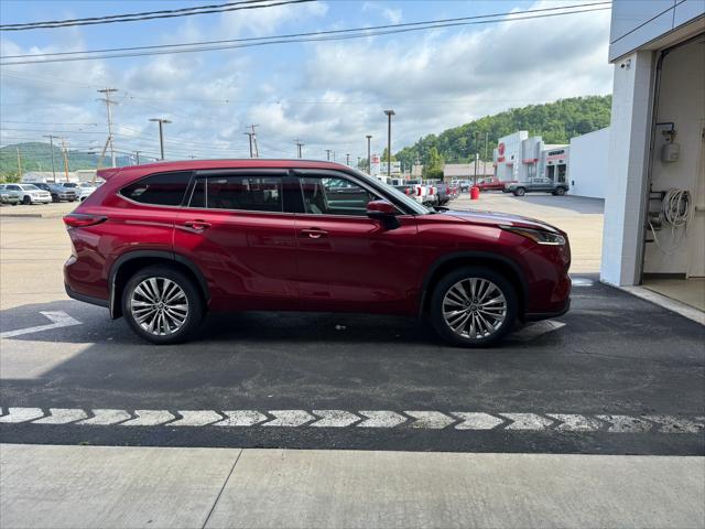 used 2022 Toyota Highlander car, priced at $44,386