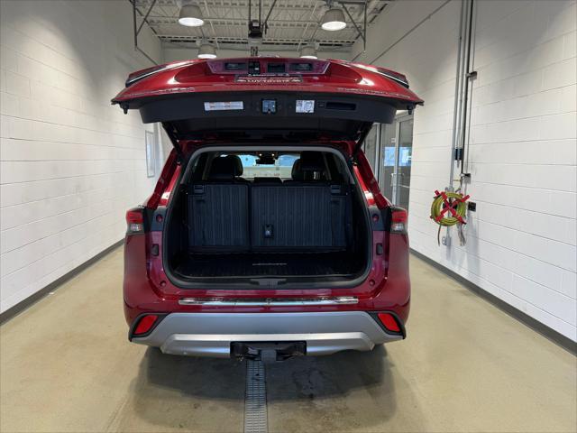 used 2022 Toyota Highlander car, priced at $44,386