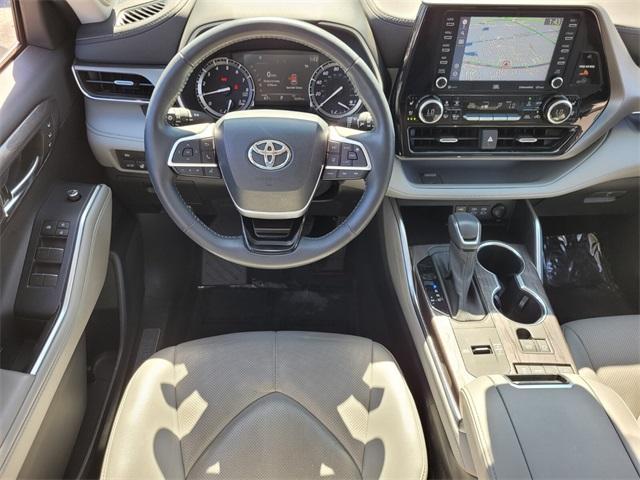 used 2022 Toyota Highlander car, priced at $38,988