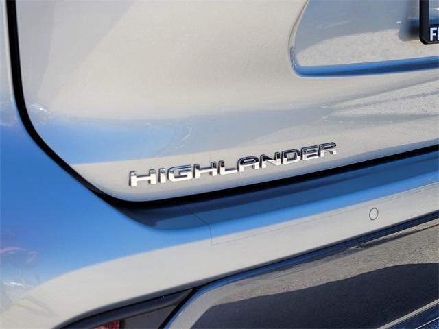 used 2022 Toyota Highlander car, priced at $38,988