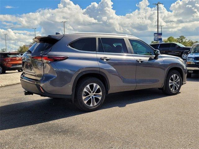 used 2024 Toyota Highlander car, priced at $34,988