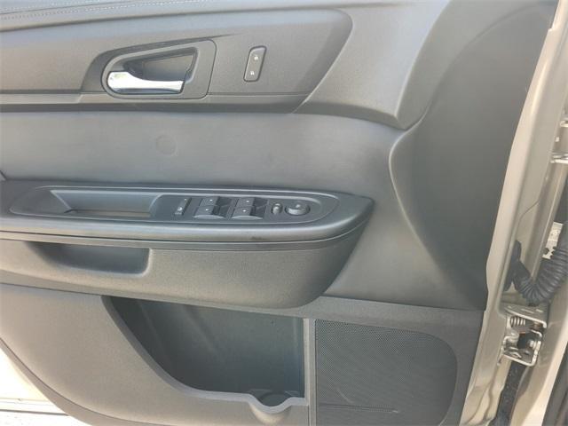 used 2014 Chevrolet Traverse car, priced at $9,000