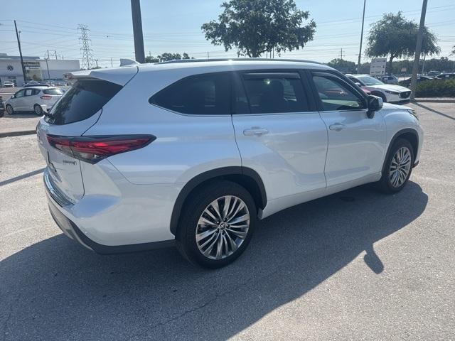 used 2023 Toyota Highlander Hybrid car, priced at $47,987