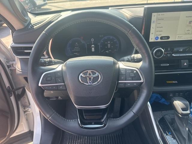 used 2023 Toyota Highlander Hybrid car, priced at $47,987