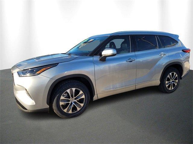 used 2021 Toyota Highlander car, priced at $28,988