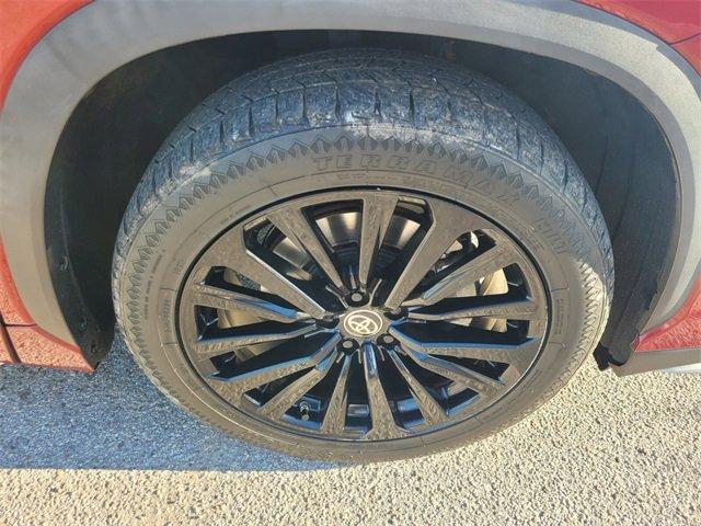 used 2023 Toyota Highlander car, priced at $27,988