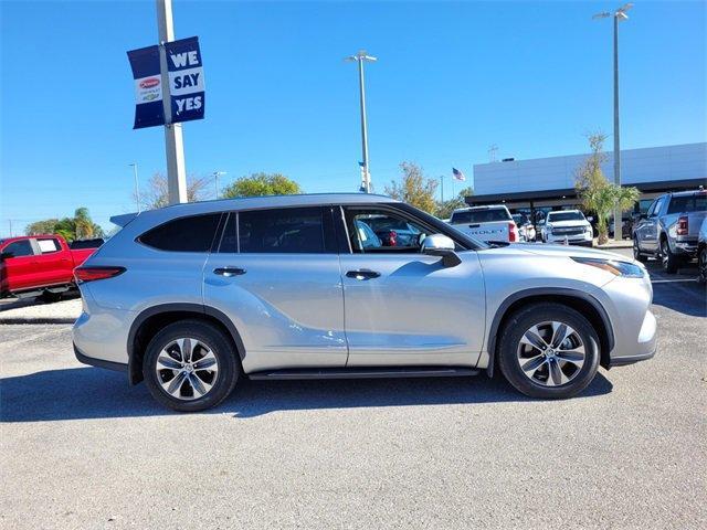 used 2021 Toyota Highlander car, priced at $31,988