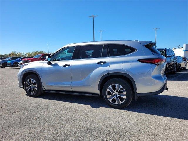 used 2021 Toyota Highlander car, priced at $31,988