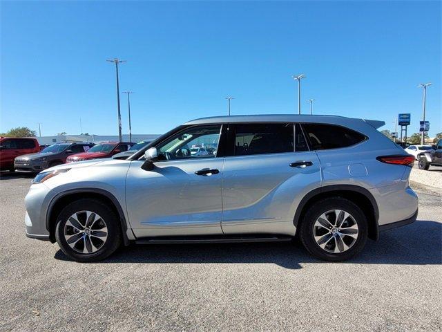 used 2021 Toyota Highlander car, priced at $31,988