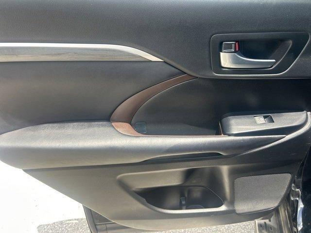 used 2017 Toyota Highlander car, priced at $21,987