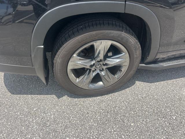used 2017 Toyota Highlander car, priced at $21,987