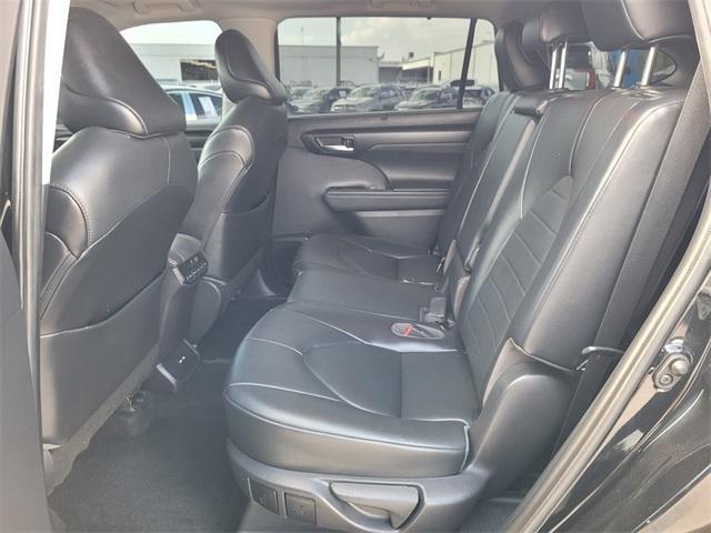 used 2021 Toyota Highlander car, priced at $25,688