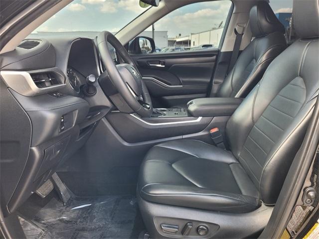 used 2021 Toyota Highlander car, priced at $25,688