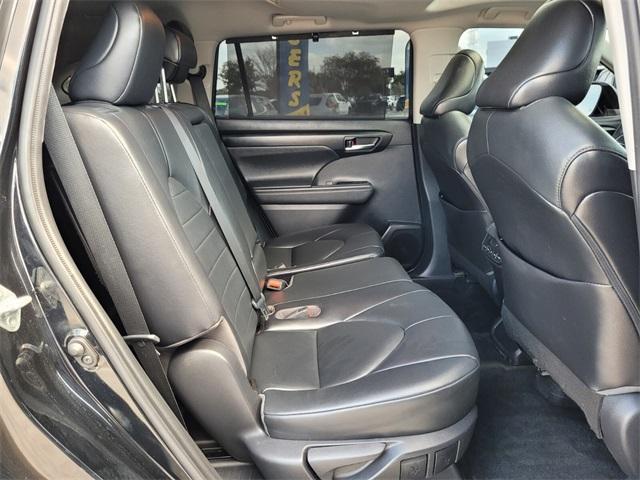 used 2021 Toyota Highlander car, priced at $25,688