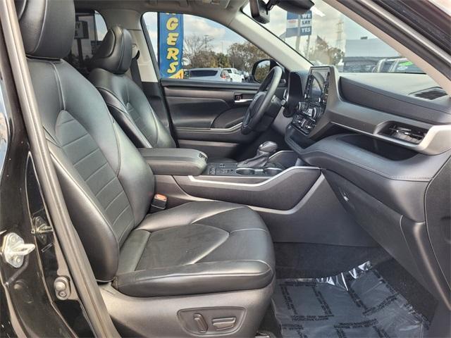 used 2021 Toyota Highlander car, priced at $25,688