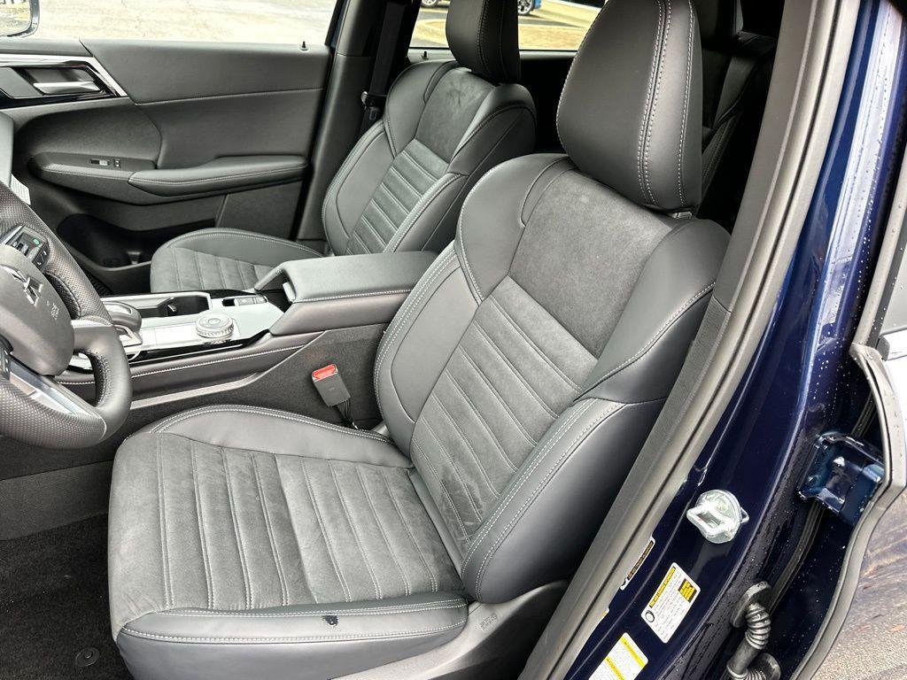 new 2025 Mitsubishi Outlander car, priced at $38,200