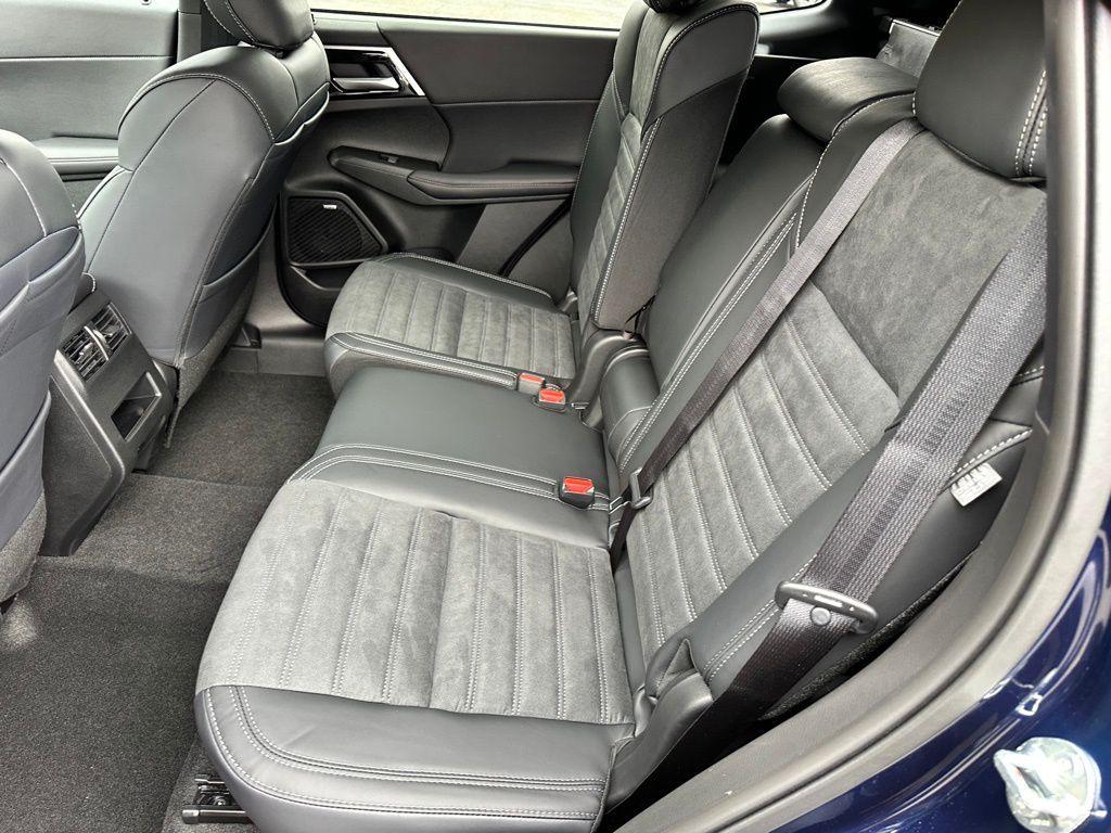 new 2025 Mitsubishi Outlander car, priced at $38,200